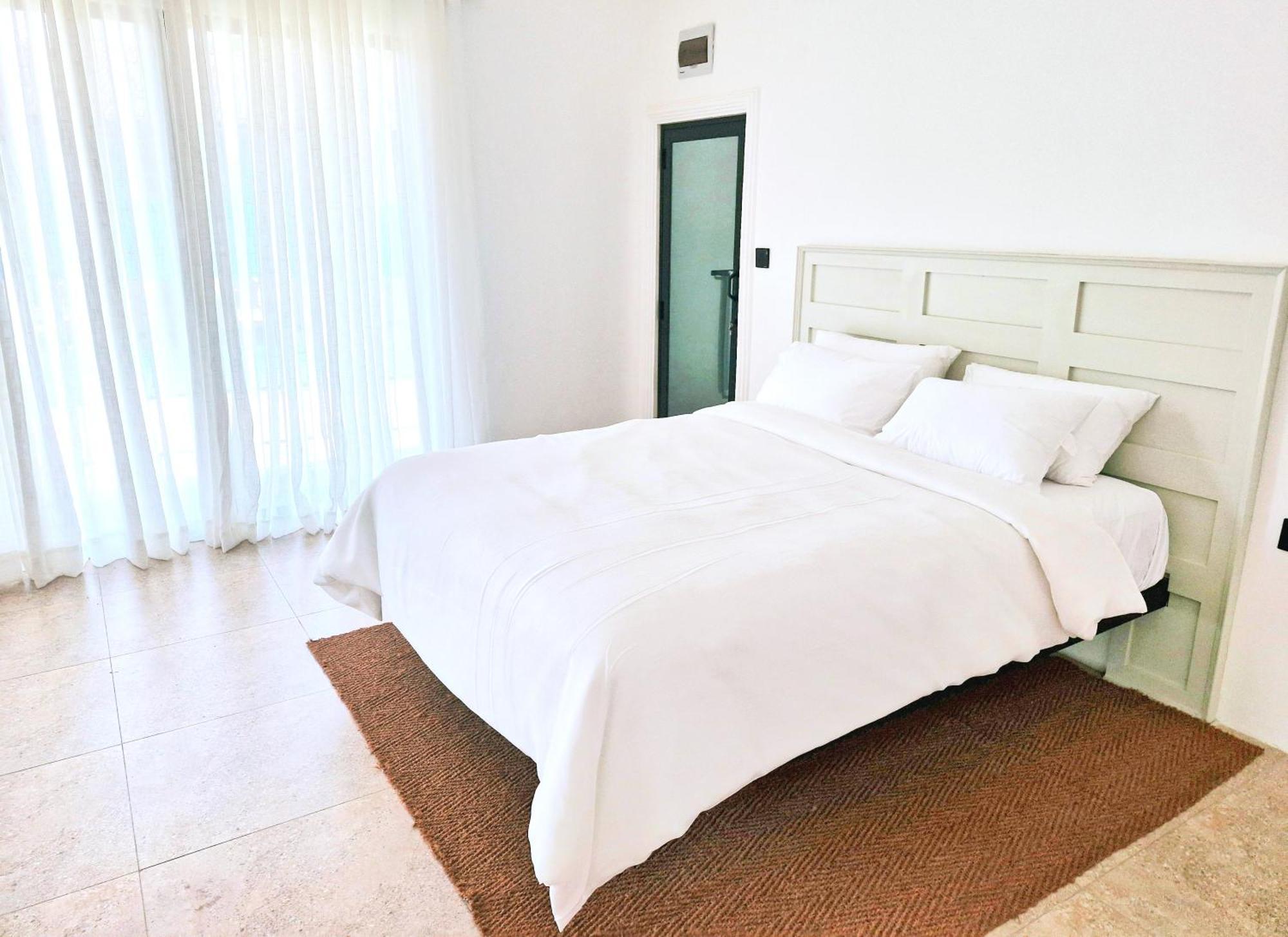 White Nest Apartment *